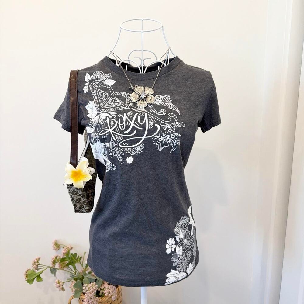 NWT Cute vintage y2K ROXY gray & white floral graphic baby tee